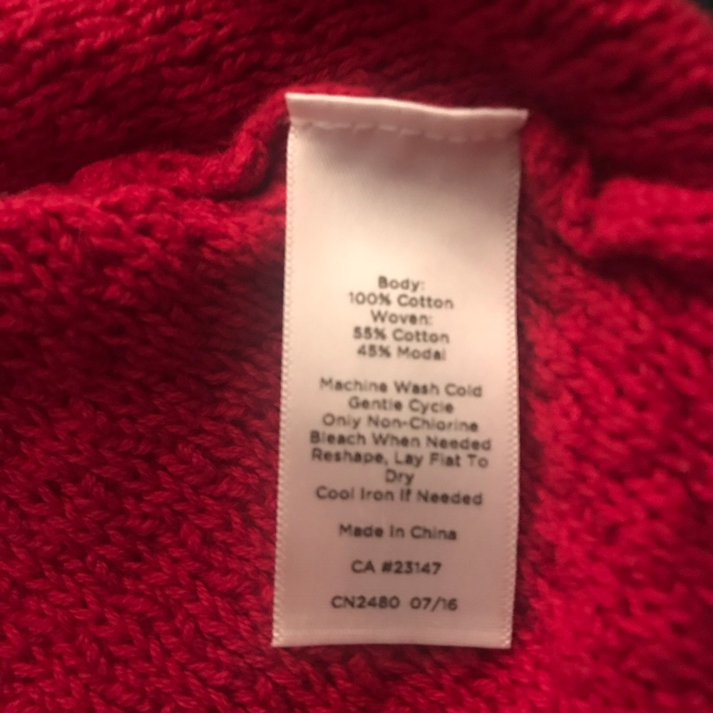 Red sweater. - Picture 5 of 8